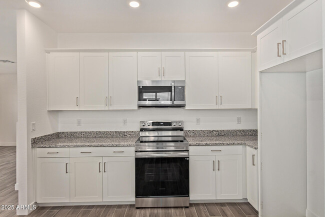 Building Photo - 1564 N Pueblo Dr