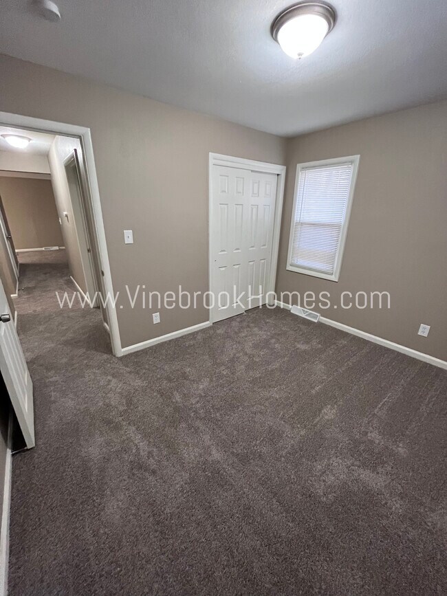 Building Photo - 8211 Ruskin Way