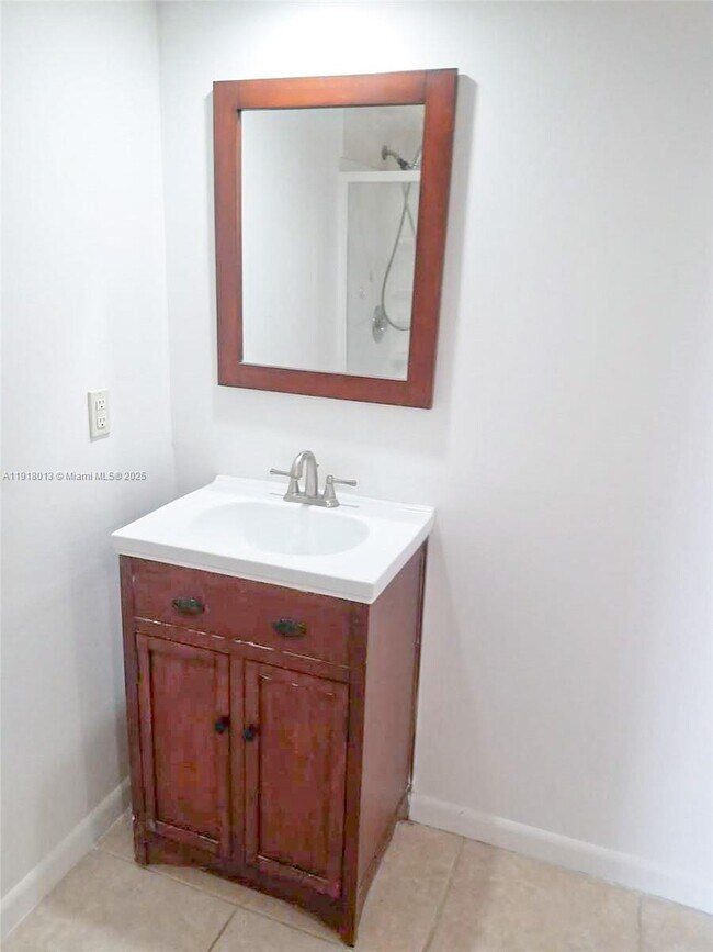 Building Photo - 1613 16th Way