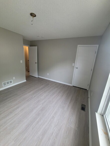 Building Photo - 1730 Ridgebury Dr