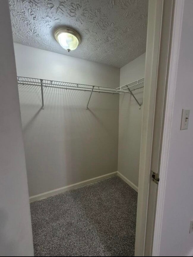 Building Photo - 1400 Hartland Woods Way