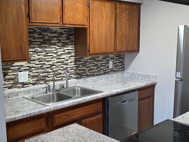 Building Photo - 1325 N Meridian Ave