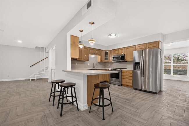 Building Photo - 10383 Briar Forest Dr