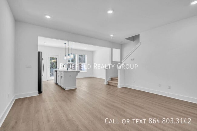 Building Photo - 416 E Parima Ct