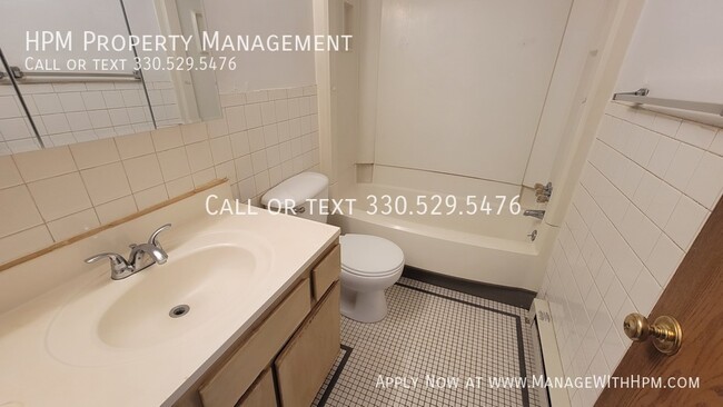Building Photo - 723 E Waterloo Rd