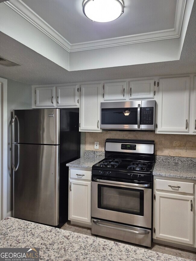 Building Photo - 62 Rumson Ct