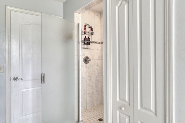 Building Photo - 298 Ventura Rd