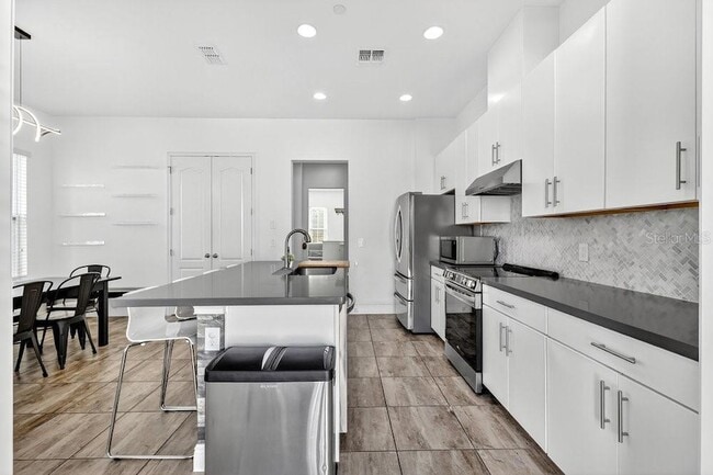 Building Photo - 8443 Karrer Ter