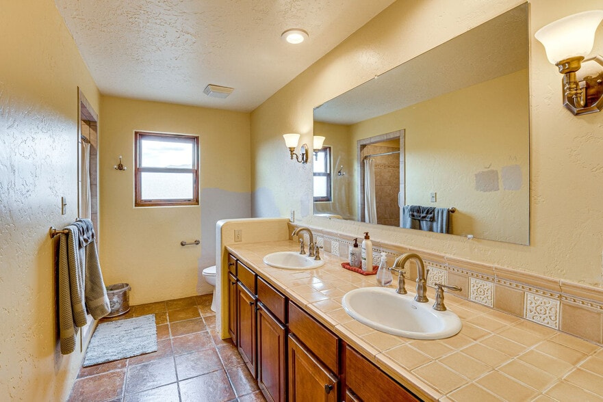 Building Photo - 1315 Benny Ln