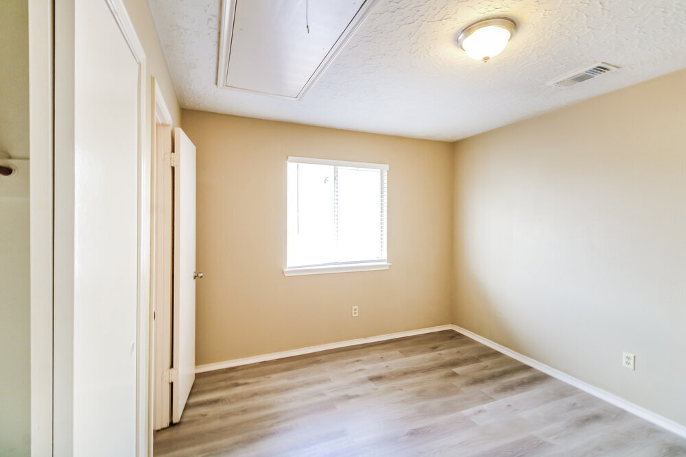 Building Photo - 20030 River Brook Dr