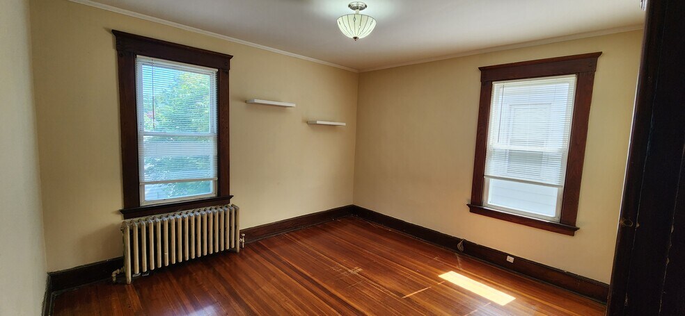 Building Photo - 352 Elm St