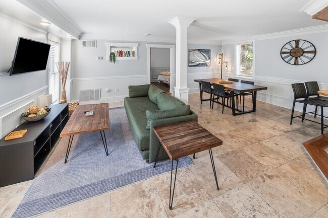 Building Photo - Monthly Rental — Stylish First-Floor Condo by Daffin Park with All-Inclusive Utilities