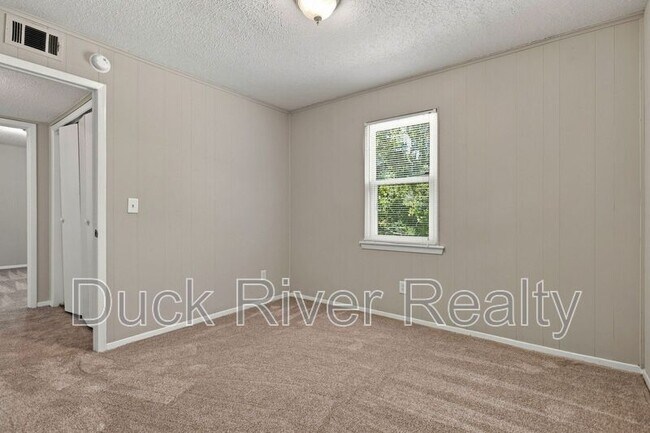 Building Photo - 1626 Lindsey Dr