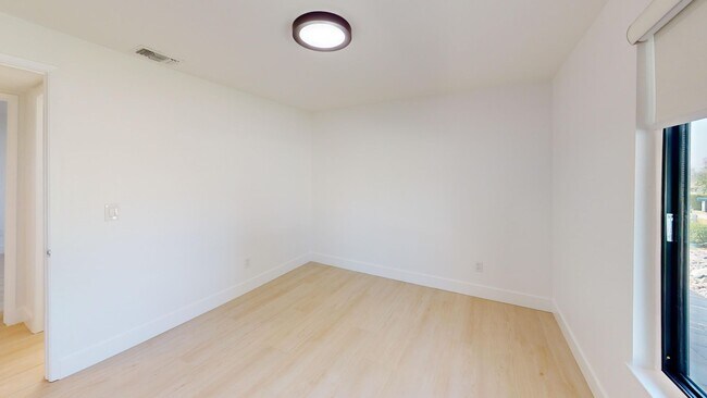 Building Photo - Welcome to your dream home! Single story R...