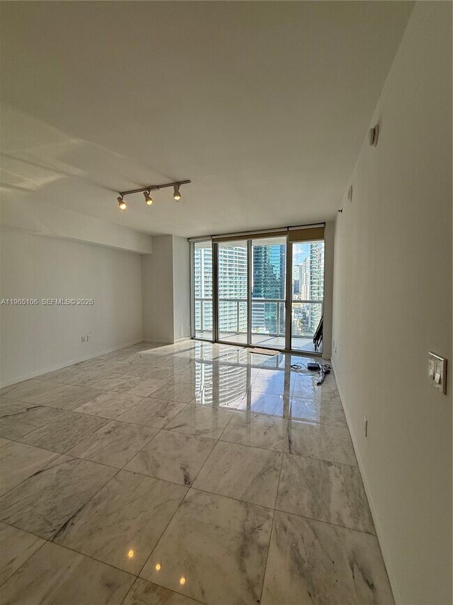 Building Photo - 475 Brickell Ave