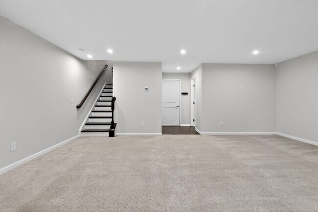 Building Photo - Spacious 4-Functional Bedroom Townhome Near RTP & Brier Creek
