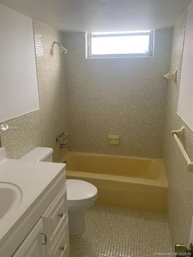 Building Photo - 2920 Point E Dr