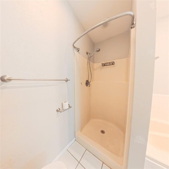 Building Photo - 504 Quail Run N