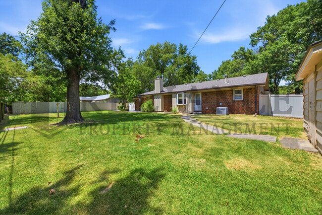 Building Photo - 8115 E Mockingbird St