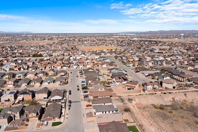 Building Photo - 2404 Escape Point St