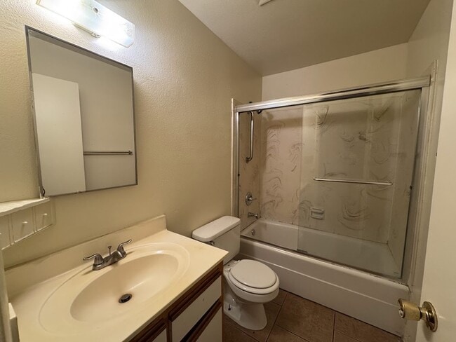 Building Photo - Maryvale 2br Townhome