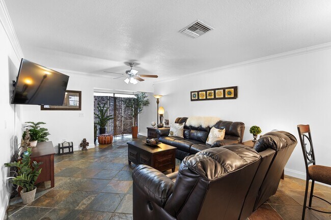 Building Photo - 104 Madrid Dr