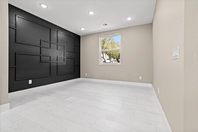 Building Photo - 17503 Panorama Dr