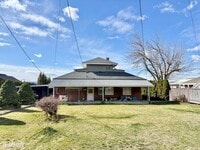 Building Photo - 216 S 49th St