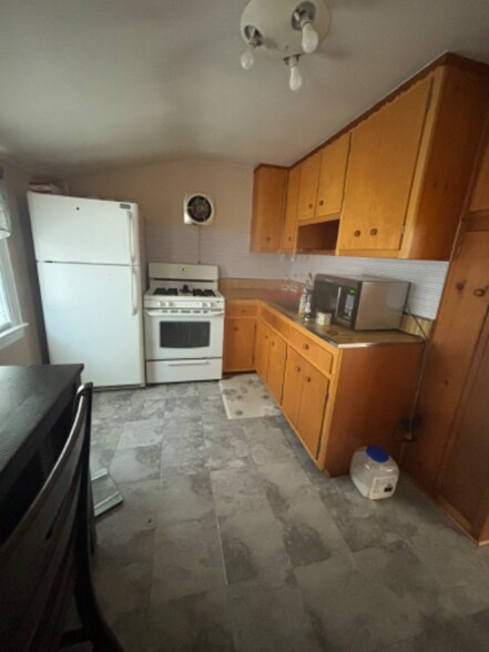 Building Photo - 58 Hendel Ave