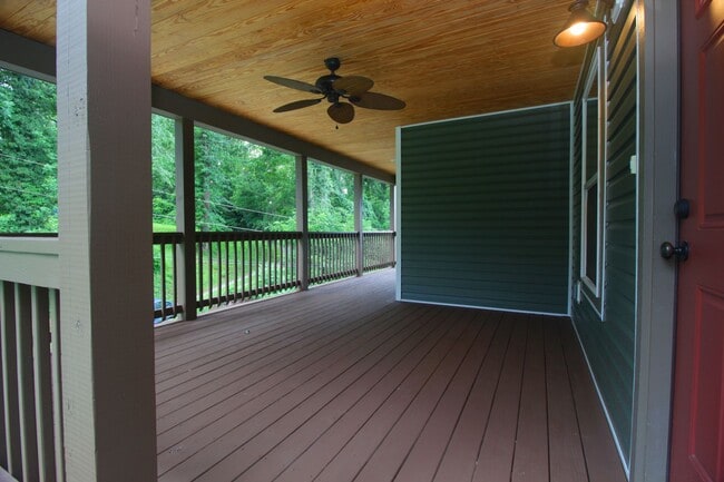 Building Photo - Newer Construction Close to Downtown Ashev...