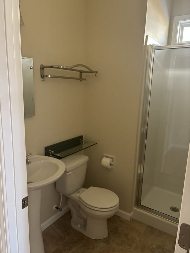 Building Photo - 477 Probart St