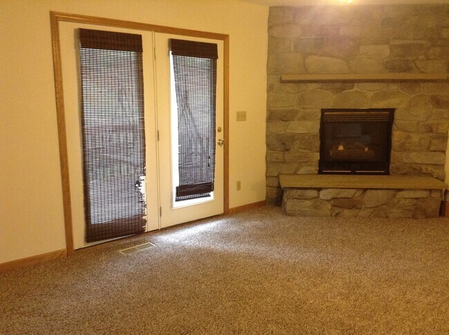 Building Photo - 892 Tremont St