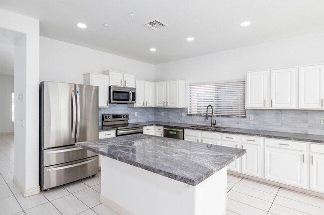 Building Photo - 7500 E Deer Valley Rd