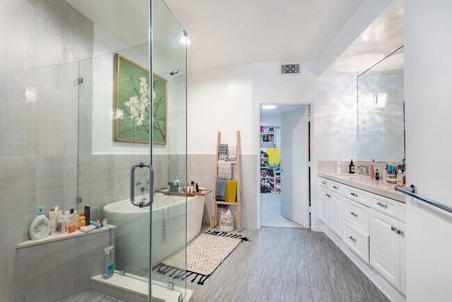 Building Photo - 15425 Antioch St