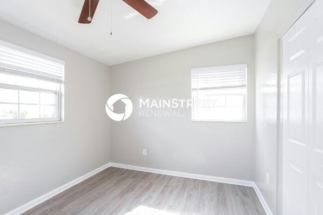 Building Photo - 9564 Crestview St
