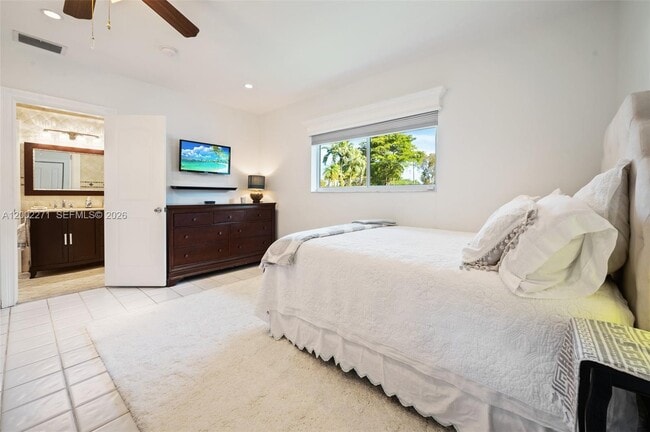 Building Photo - 10740 SW 74th Ct