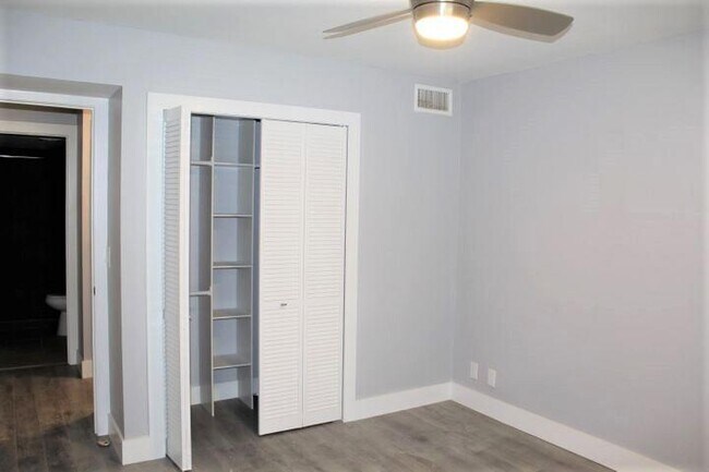 Building Photo - 9840 Pineapple Tree Dr