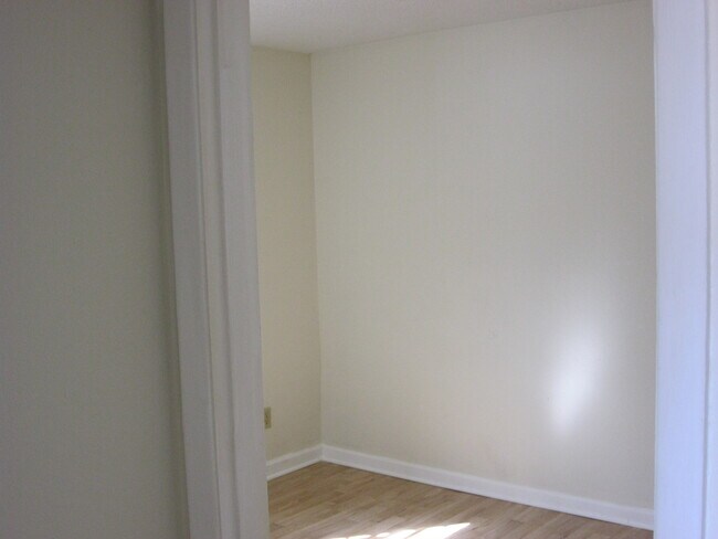 Building Photo - 754 Demaret Dr