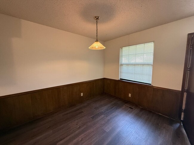 Building Photo - 3 Bed Duplex Living Room and Fireplace