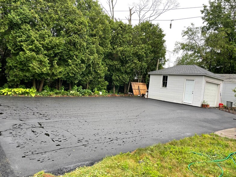 garage - 24 Winthrop Ter