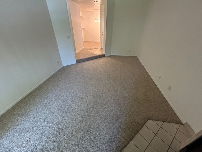 Building Photo - EXCELLANT ONE BEDROOM AND ONE BATHOOM SPRI...