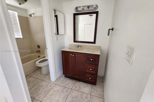 Building Photo - 9962 Twin Lakes Dr