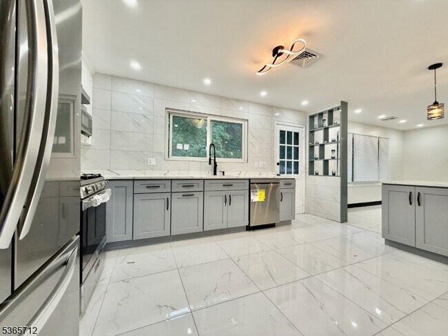 Building Photo - 53 Pine Grove Rd