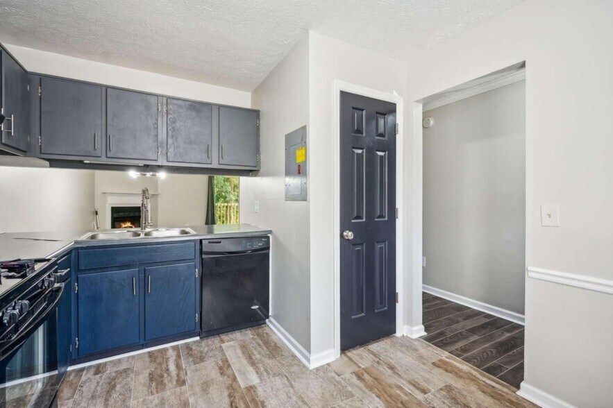 Building Photo - 6458 Bedford Ln