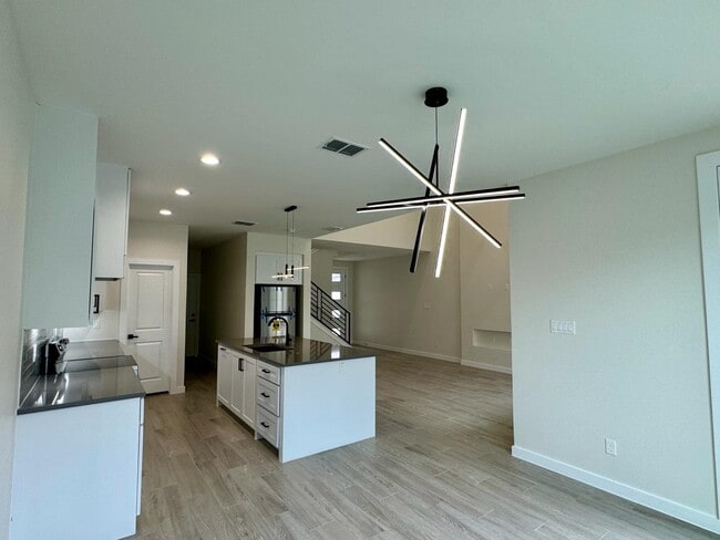 Building Photo - 7511 Cresta Bella St