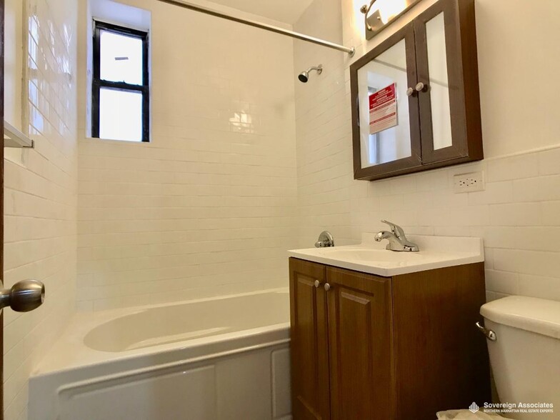 Building Photo - 240 W 104th St