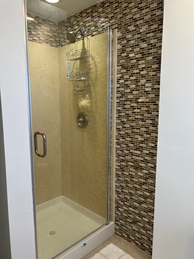 Bathroom 2 with shower - 1627 15th Ave