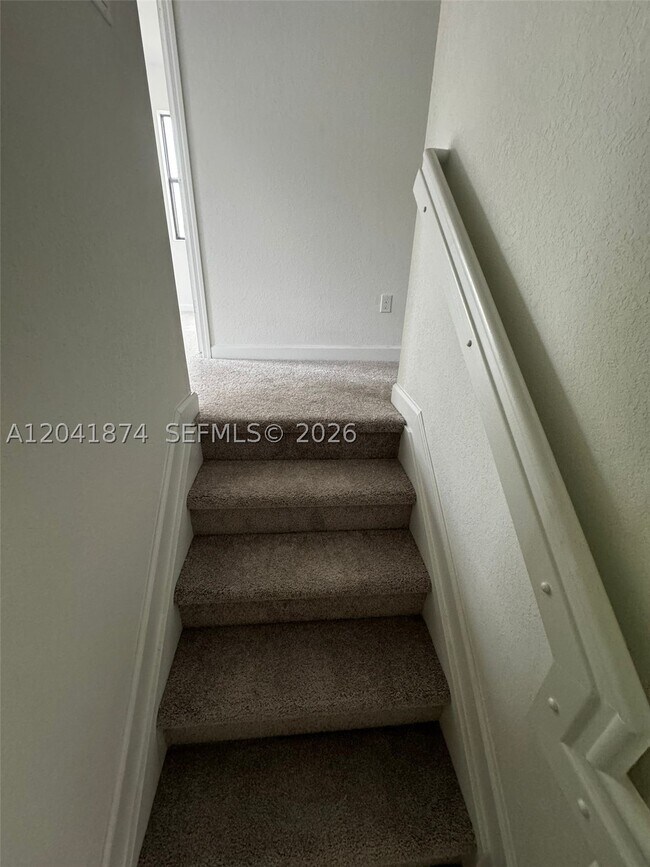 Building Photo - 285 SW 159th Dr