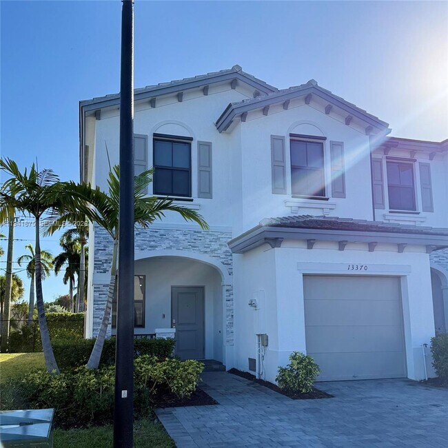 Building Photo - 13370 SW 287th Ter