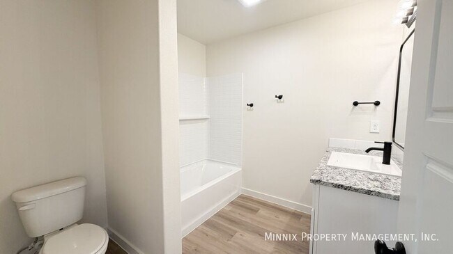 Building Photo - 2161 Langford Ave